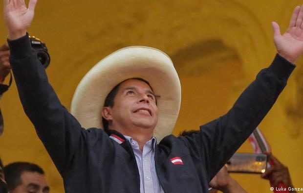 Perú. Sobre distopías y mitos heroicos: cuando un lápiz le gano a las pantallas led