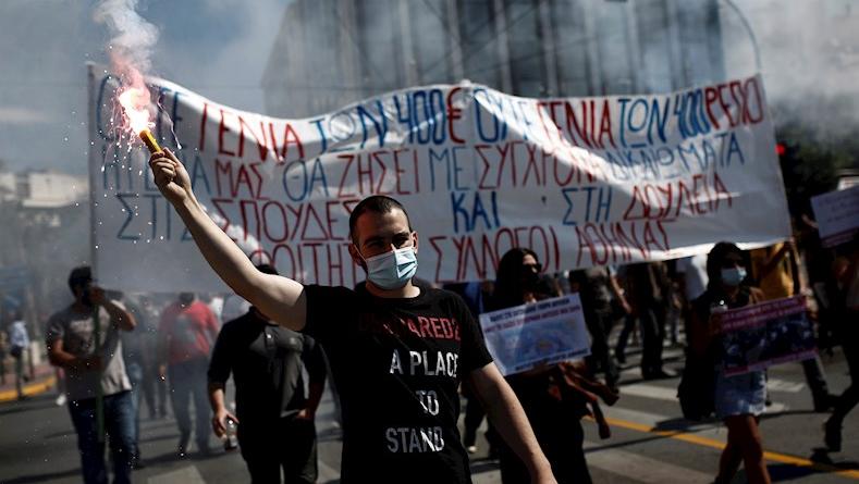 A la huelga general se han sumado el sector educativo, de transporte, sindicatos y movimientos sociales independientes que han puesto en manifiesto otras denuncias como la falta de vivienda y el derecho a la protesta. A la huelga general se han sumado el sector educativo, de transporte, sindicatos y movimientos sociales independientes que han puesto en manifiesto otras denuncias como la falta de vivienda y el derecho a la protesta.