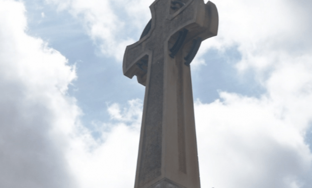 Estado español. La derecha moviliza a sus huestes en Elche: «La Cruz de los Caídos no se toca»