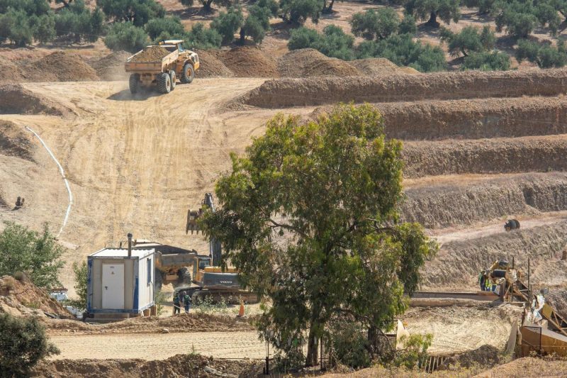 Campiña de Jaén: Continúa la búsqueda del trabajador sepultado en una cantera de Villanueva de la Reina