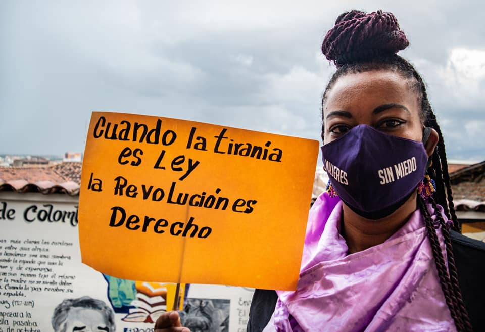 Puede ser una imagen de una o varias personas y al aire libre