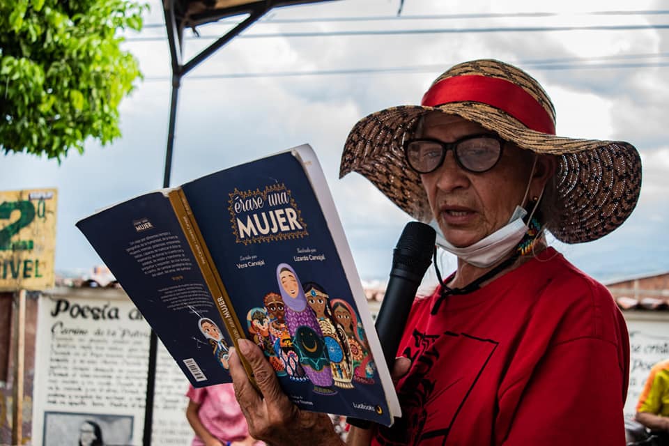 Puede ser una imagen de una o varias personas