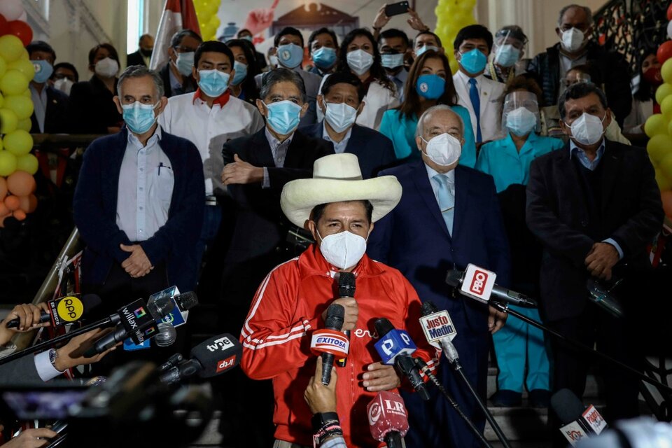 Castillo cerr&oacute; su campa&ntilde;a en la Plaza Dos de Mayo de Lima. (Fuente: EFE)