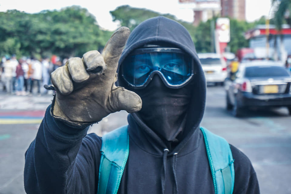 Puede ser una imagen de una o varias personas y al aire libre