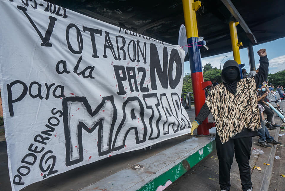 Puede ser una imagen de una o varias personas y personas de pie