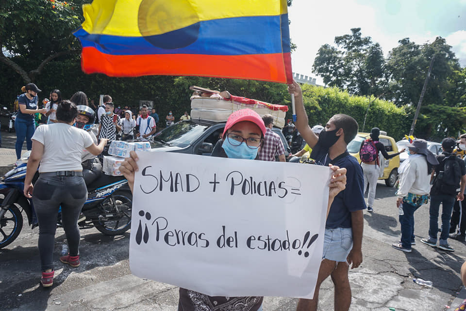 Puede ser una imagen de 1 persona, de pie y al aire libre