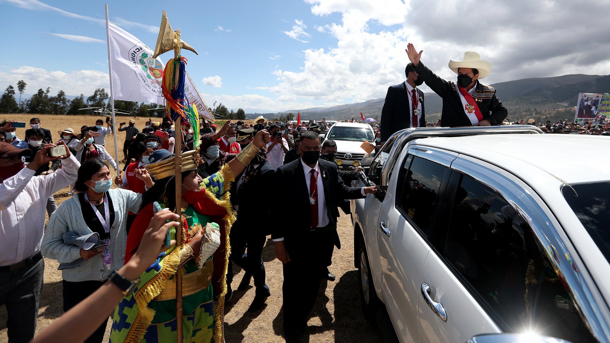 Puede ser una imagen de 1 persona, de pie y al aire libre
