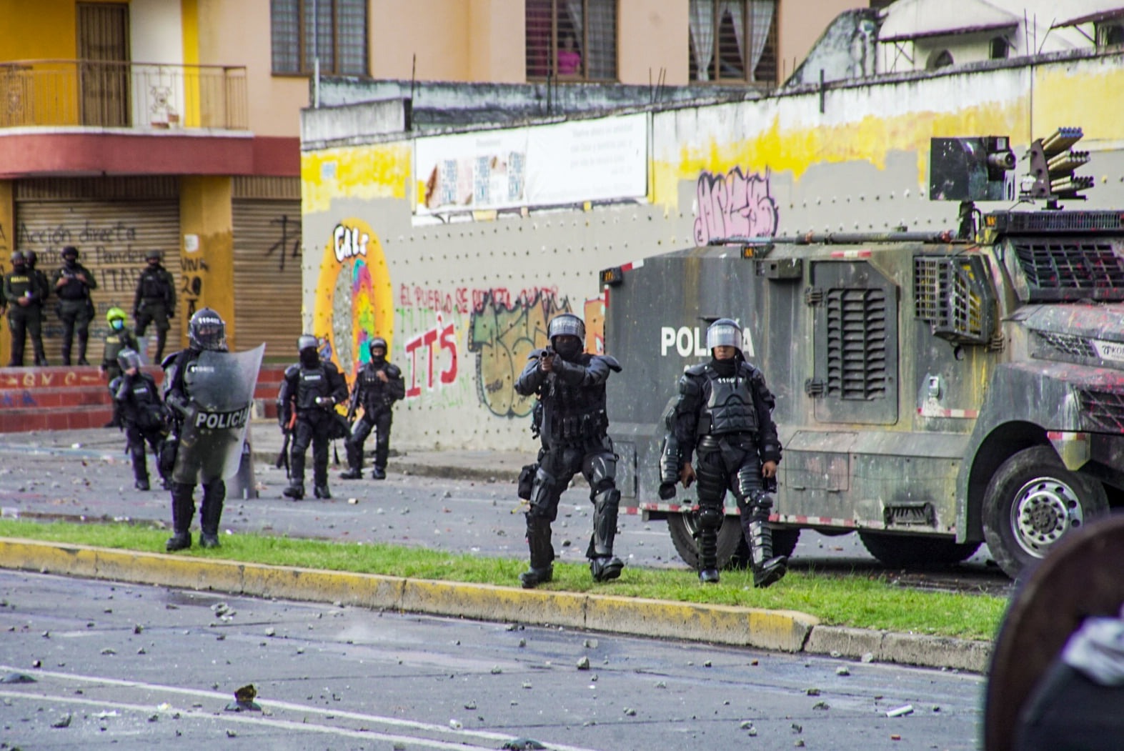 Puede ser una imagen de una o varias personas y al aire libre