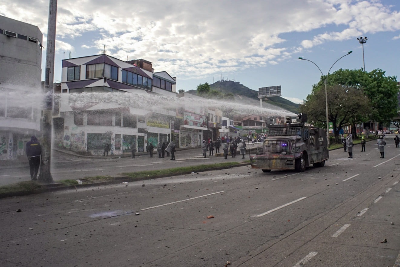 Puede ser una imagen de carretera y calle