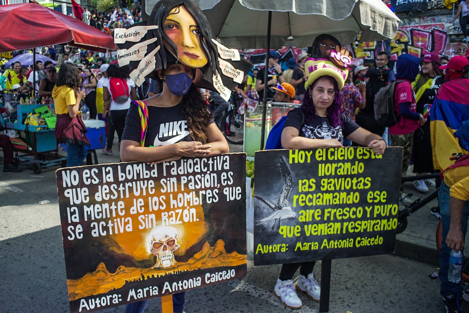 Puede ser una imagen de 4 personas, personas de pie y al aire libre