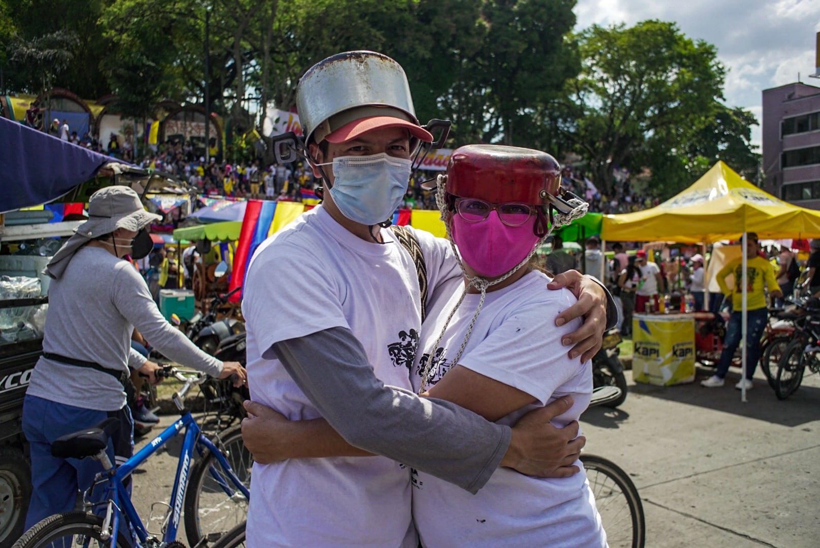 Puede ser una imagen de 1 persona, de pie y al aire libre