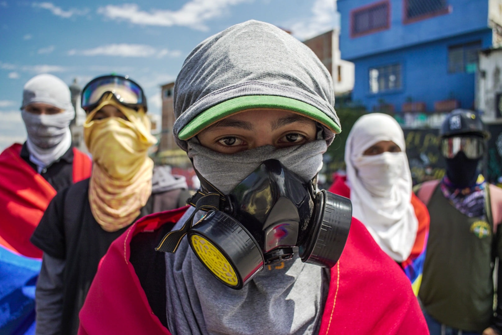 Puede ser una imagen de 3 personas y al aire libre