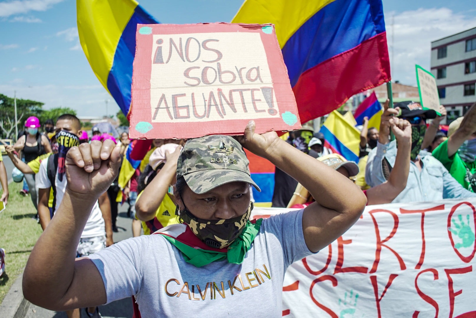 Puede ser una imagen de 1 persona, de pie y al aire libre