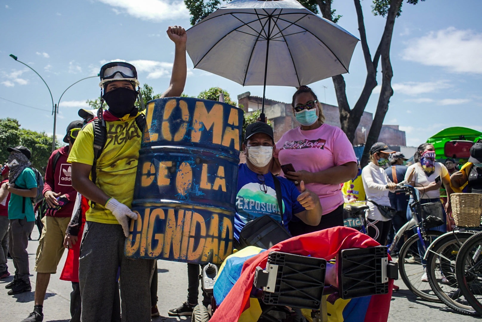 Puede ser una imagen de 1 persona, de pie y al aire libre
