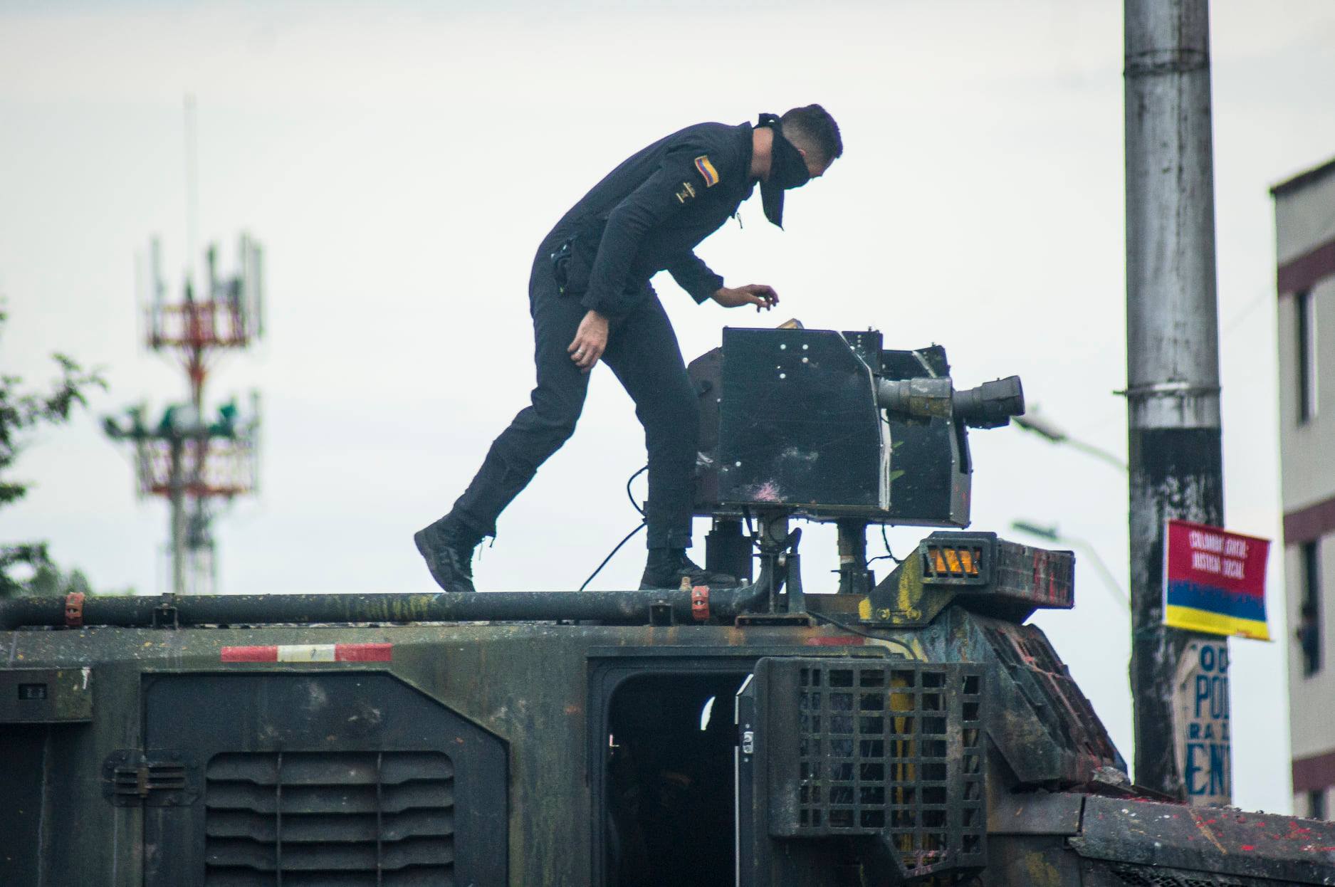 Puede ser una imagen de 1 persona, de pie y al aire libre