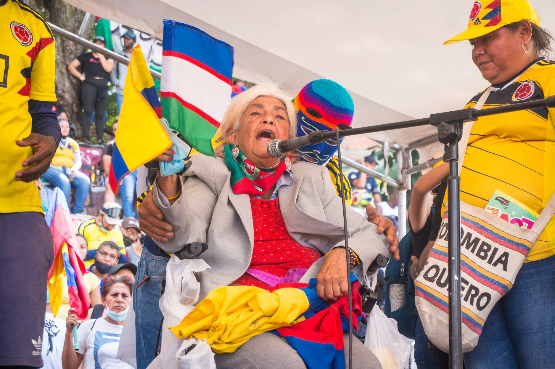 Puede ser una imagen de 4 personas, personas de pie y al aire libre