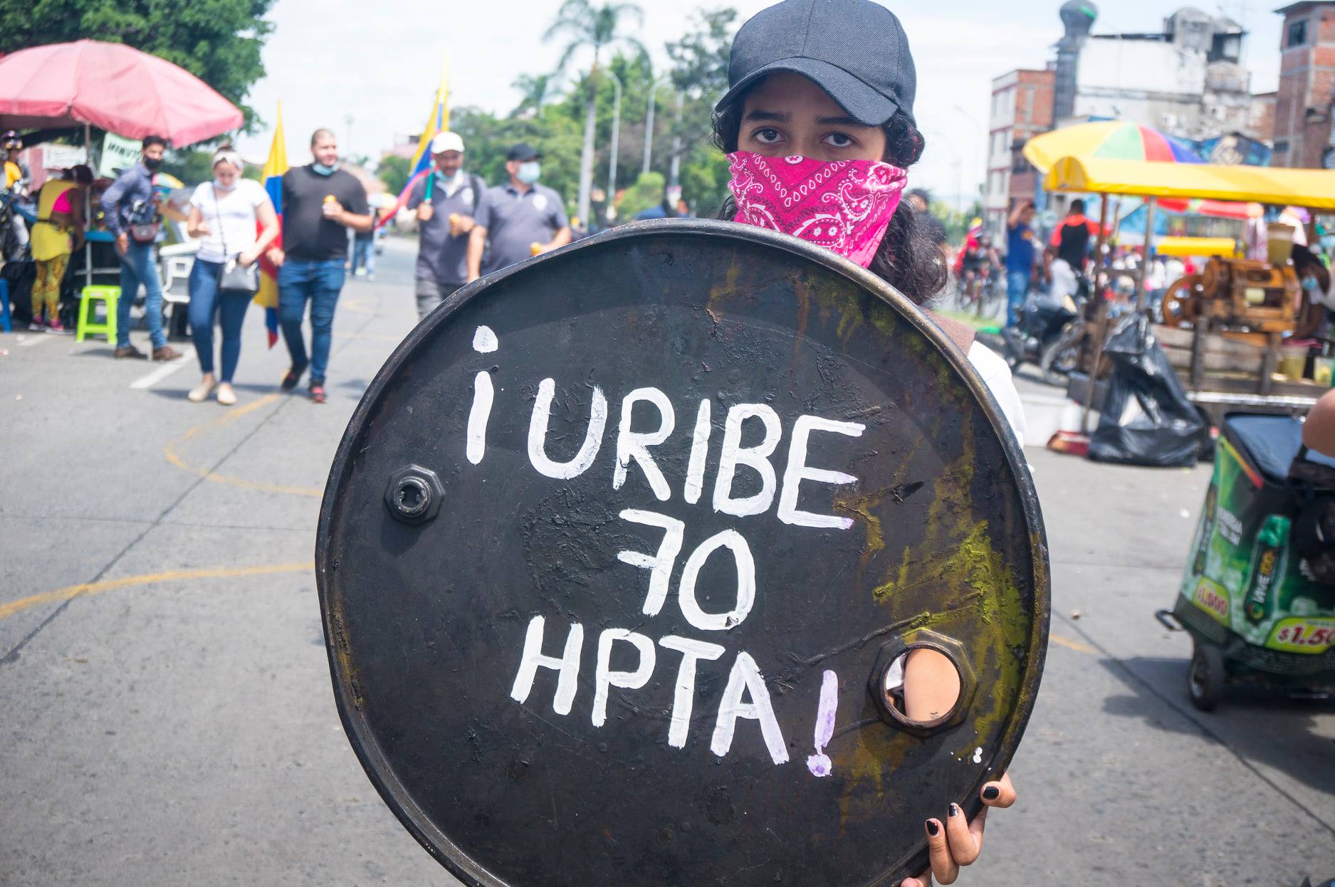 Puede ser una imagen de 1 persona, de pie y al aire libre