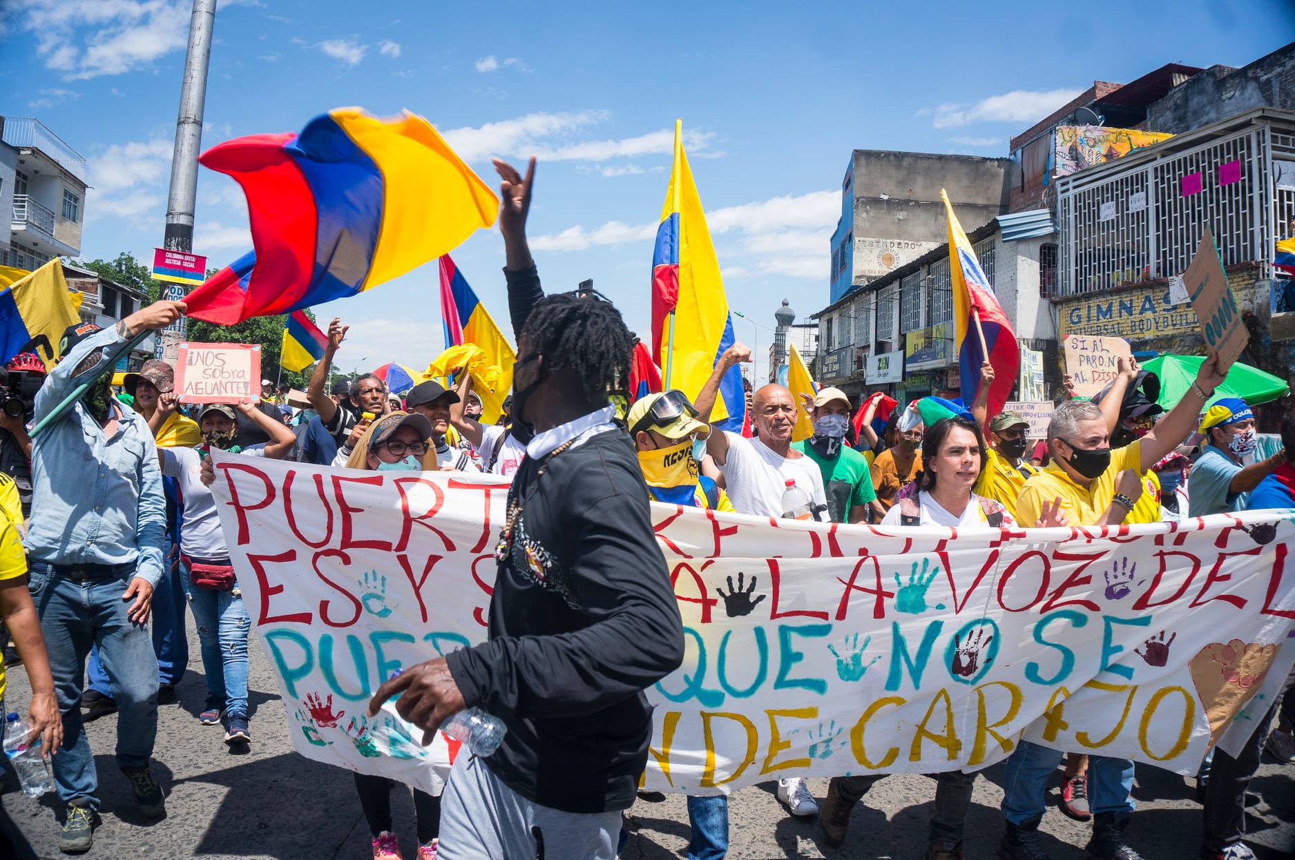 Puede ser una imagen de 1 persona, de pie y al aire libre