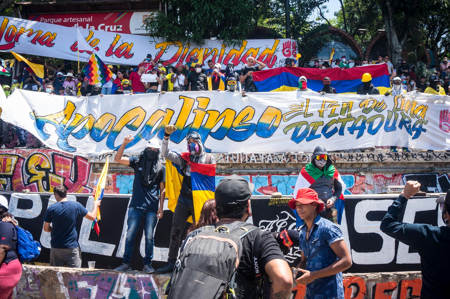 Puede ser una imagen de 1 persona, de pie y al aire libre