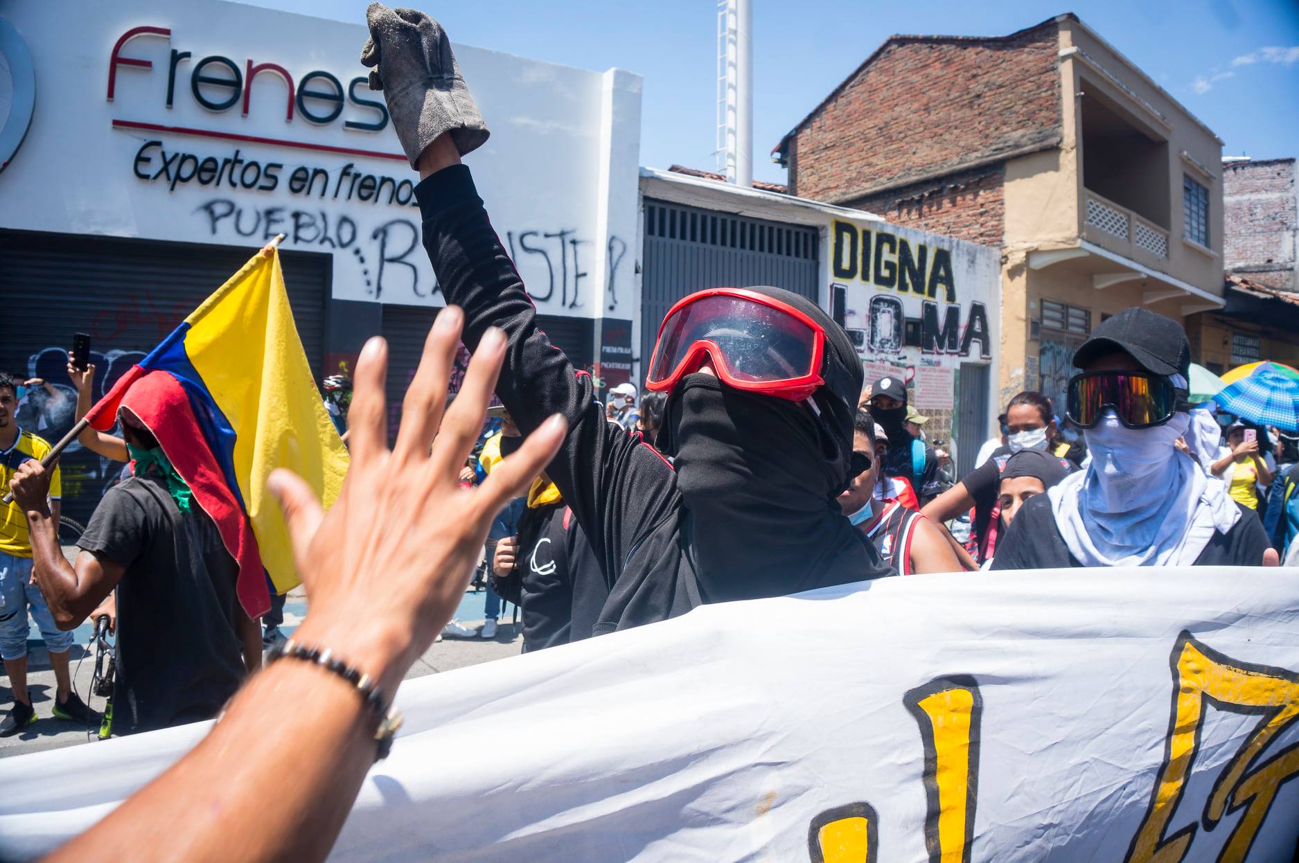 Puede ser una imagen de 1 persona, de pie y al aire libre