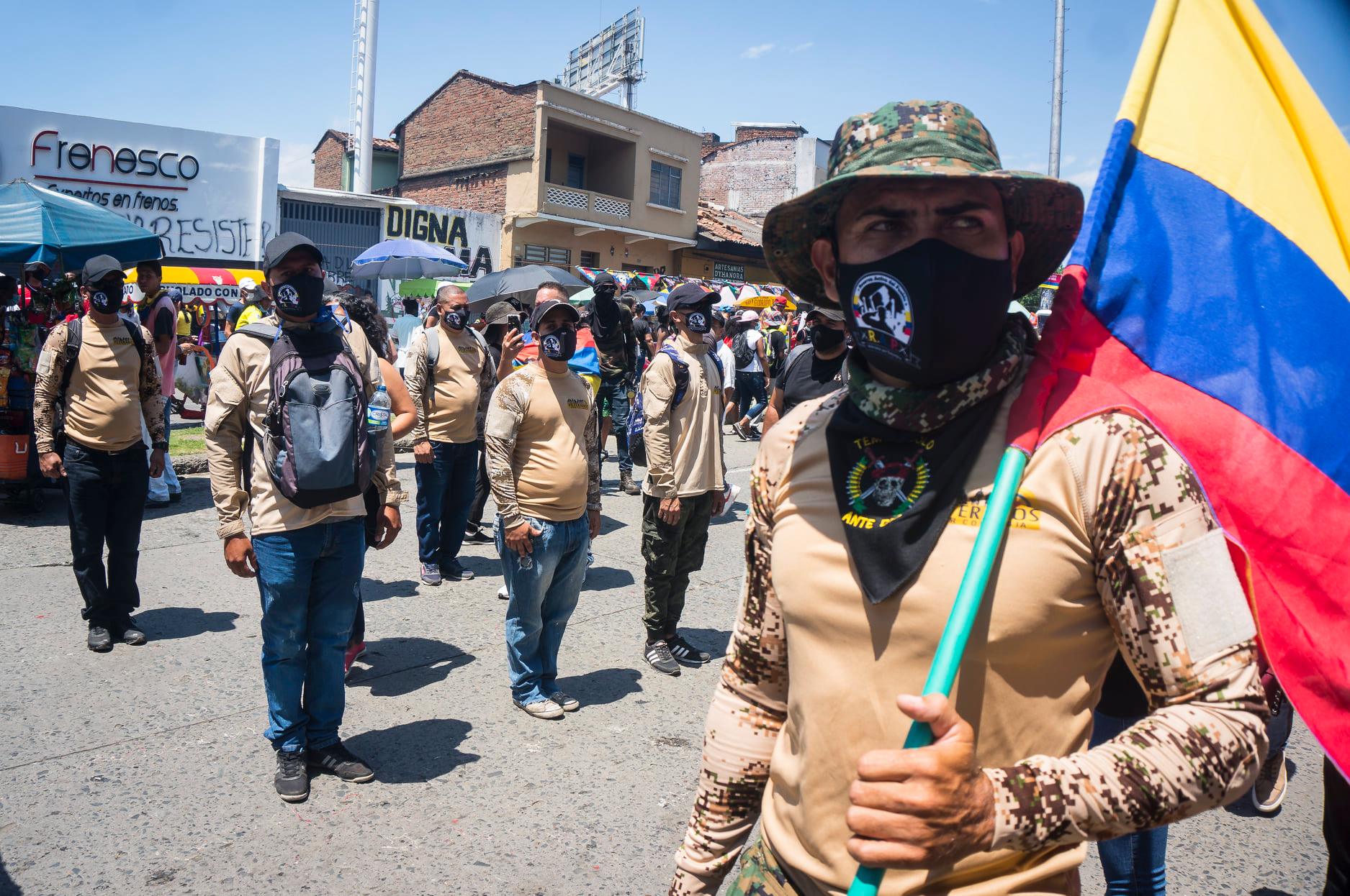 Puede ser una imagen de 1 persona, de pie y al aire libre