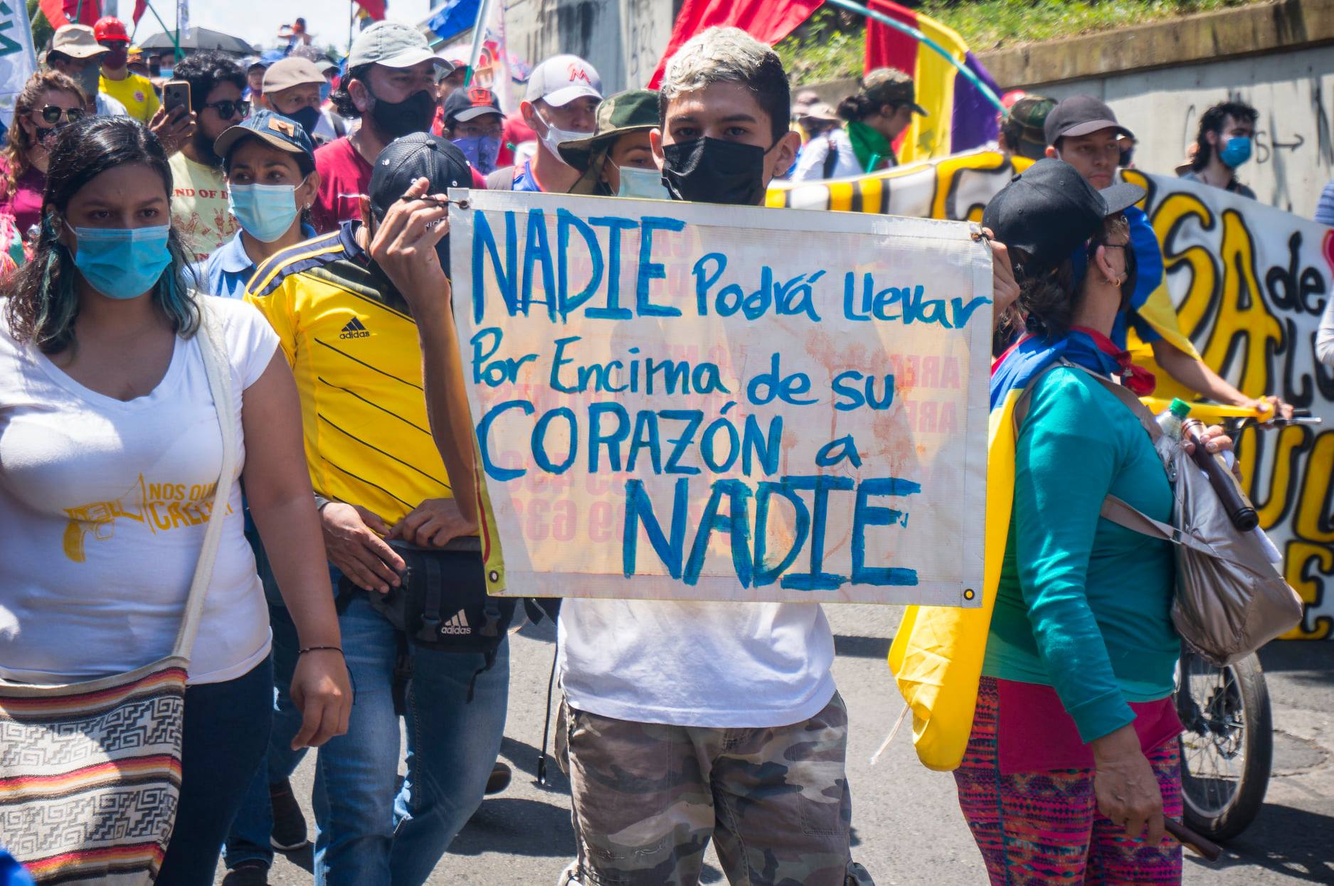 Puede ser una imagen de 4 personas, personas de pie y al aire libre