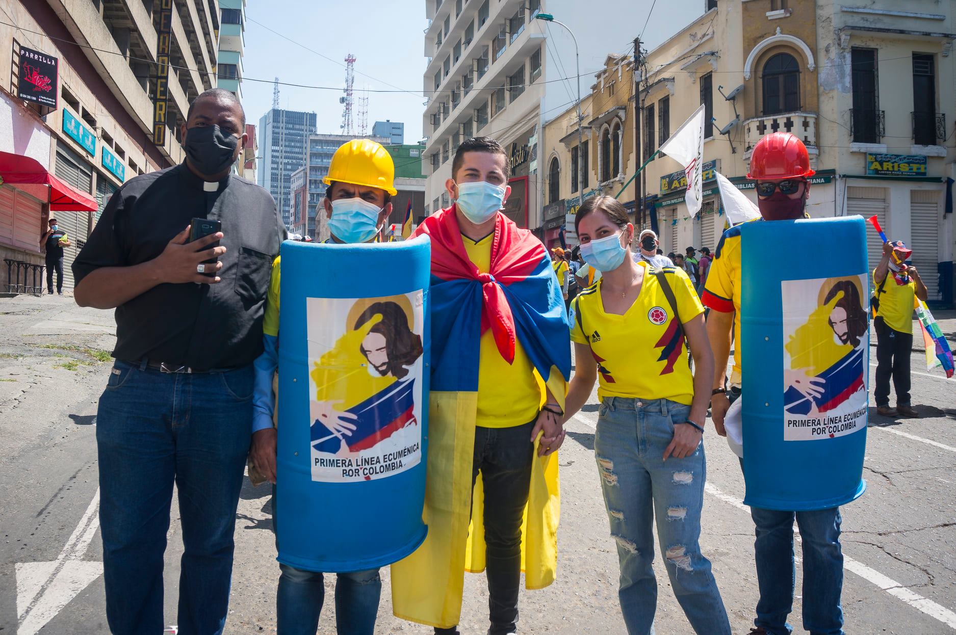 Puede ser una imagen de 1 persona, de pie y al aire libre