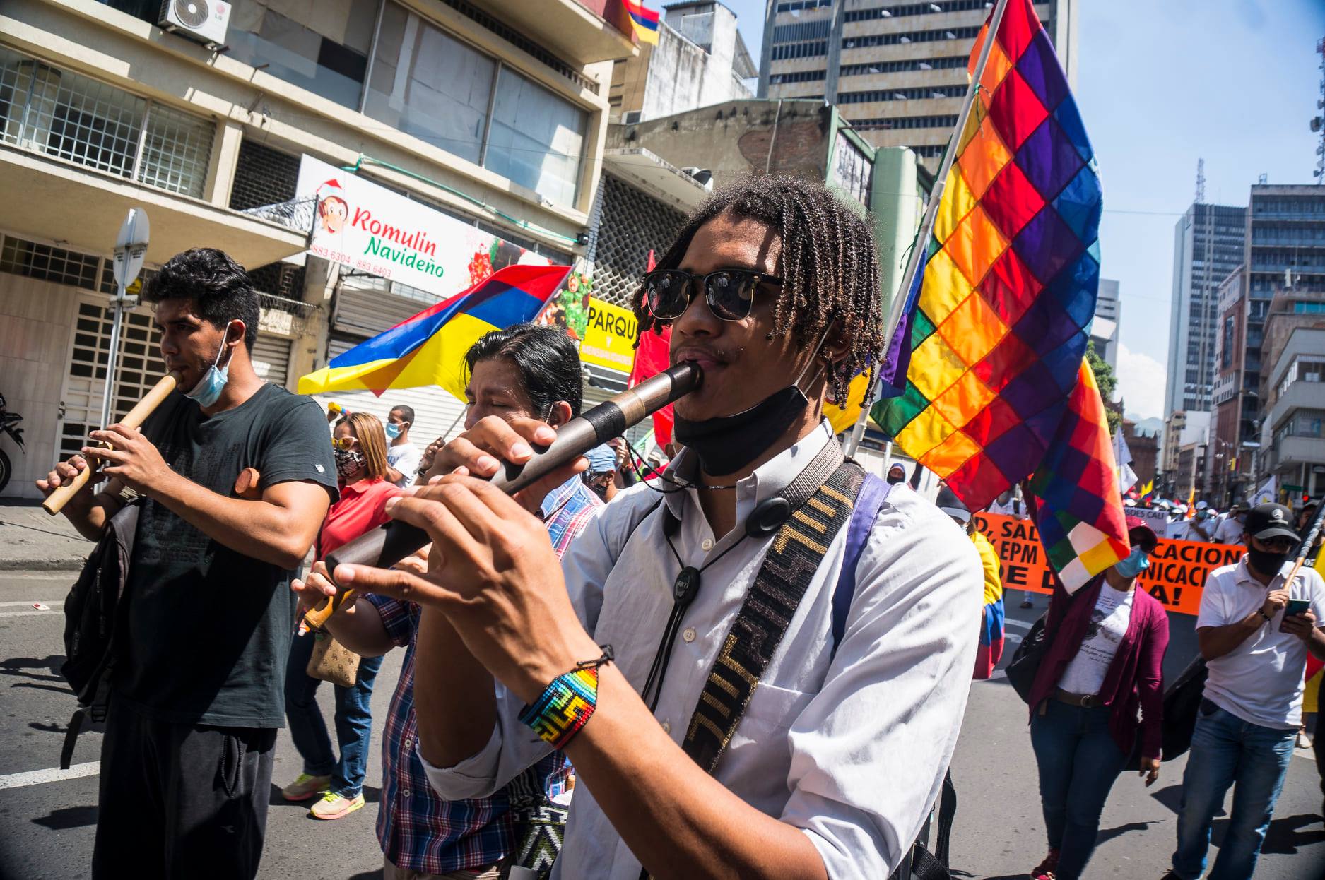 Puede ser una imagen de 2 personas, personas de pie y texto que dice "Romulin Navide&Atilde;&plusmn;o PARQU PU 1 CACION NICACI"