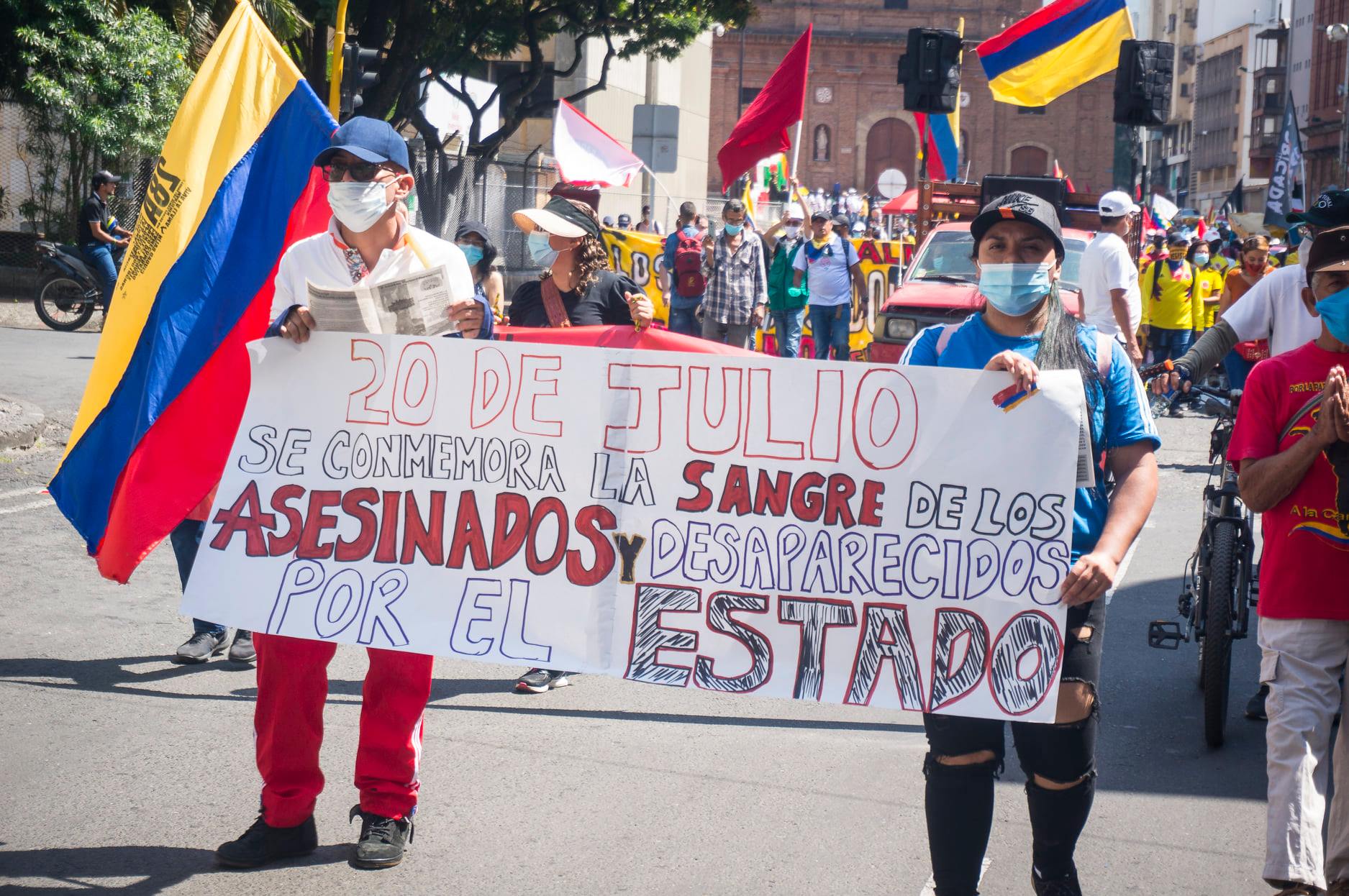 Puede ser una imagen de 1 persona, de pie y al aire libre