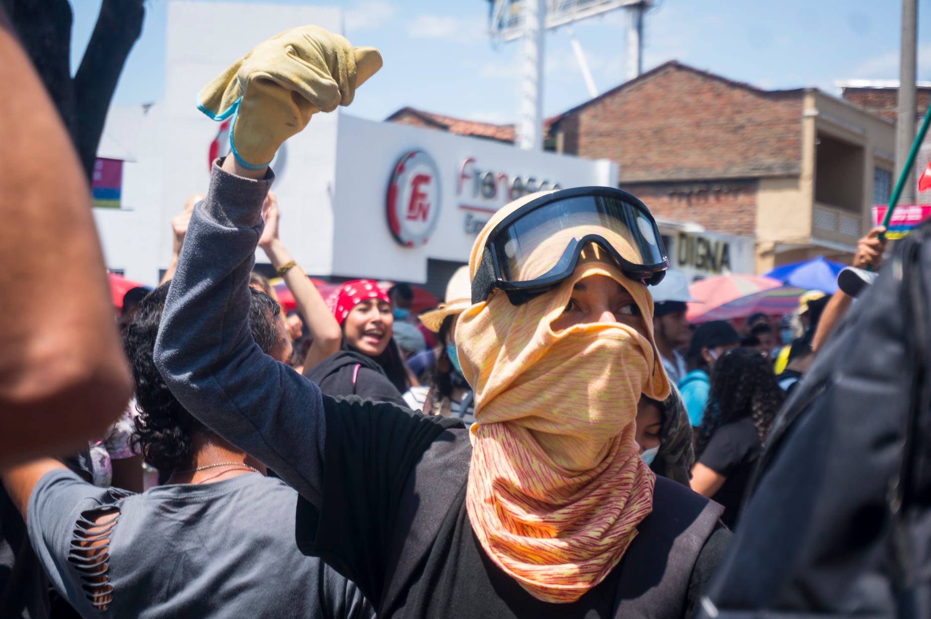 Puede ser una imagen de 1 persona, de pie y al aire libre