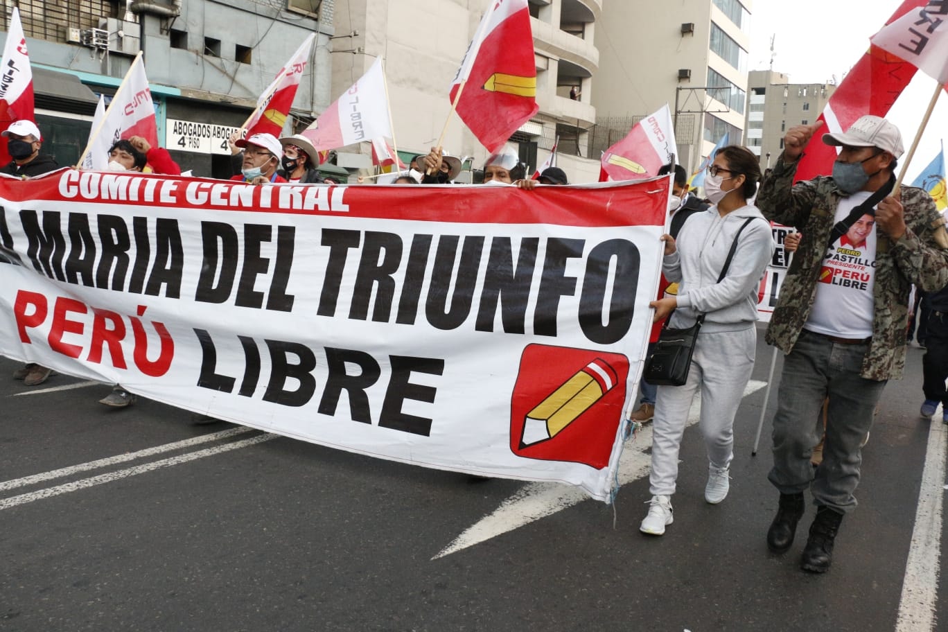 Puede ser una imagen de 1 persona, de pie y al aire libre