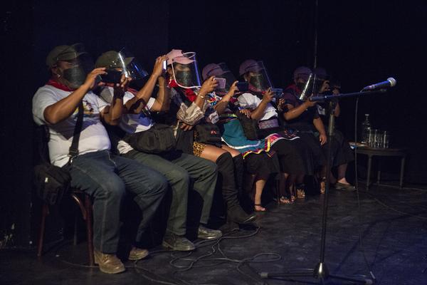 Bienvenida en Madrid al escuadr&oacute;n 421 del EZLN - 6