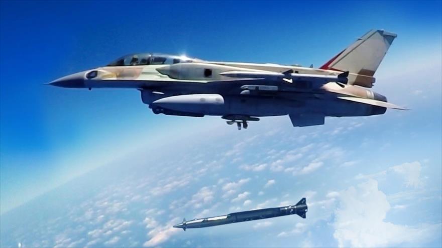Imagen ilustrativa de un avi&Atilde;&sup3;n de combate israel&Atilde;&shy; F-16 disparando un cohete.