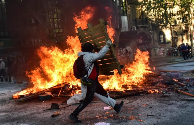 Chile. Balance del segundo aniversario de la Revuelta: dos muertxs, 56 heridxs y 450 detenidxs / Miles de jóvenes demostraron que ni Piñera ni la casta política los han vencido