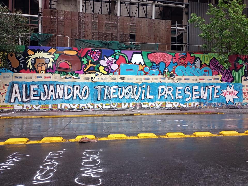 Puede ser una imagen de 1 persona y calle