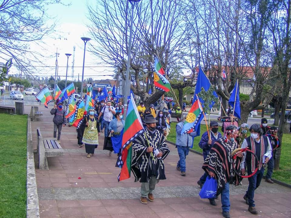 Puede ser una imagen de 1 persona, de pie y al aire libre