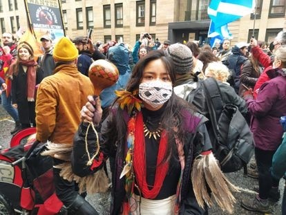 La activista Taily Terena, este s&aacute;bado en la manifestaci&oacute;n de Glasgow.