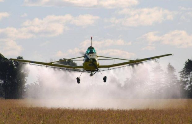 Argentina. Chaco: empresarios rurales fumigan sobre dos pueblos y 700 personas tuvieron que ser hospitalizadas