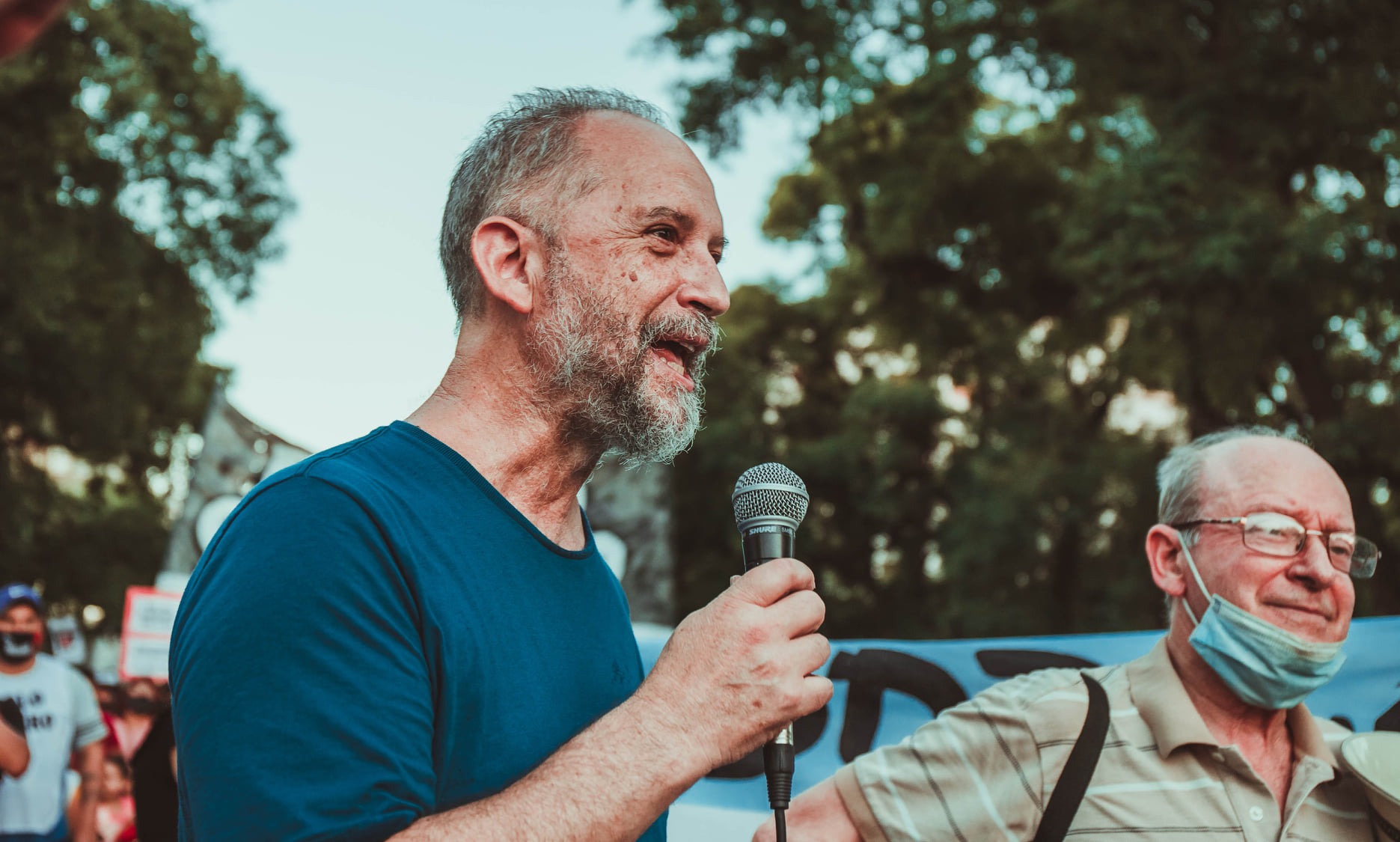 Puede ser una imagen de 4 personas, barba y al aire libre