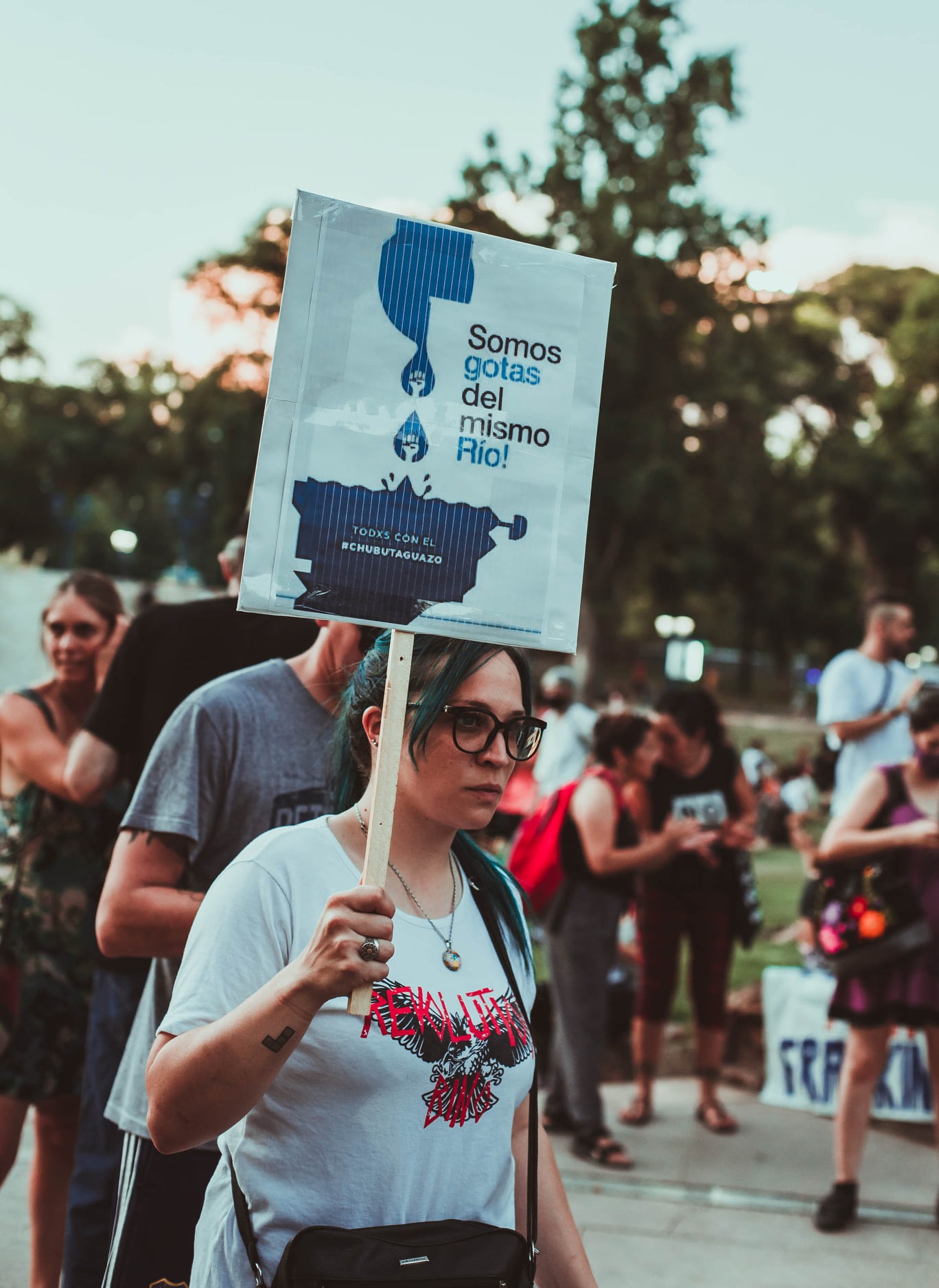 Puede ser una imagen de 5 personas, personas de pie y al aire libre