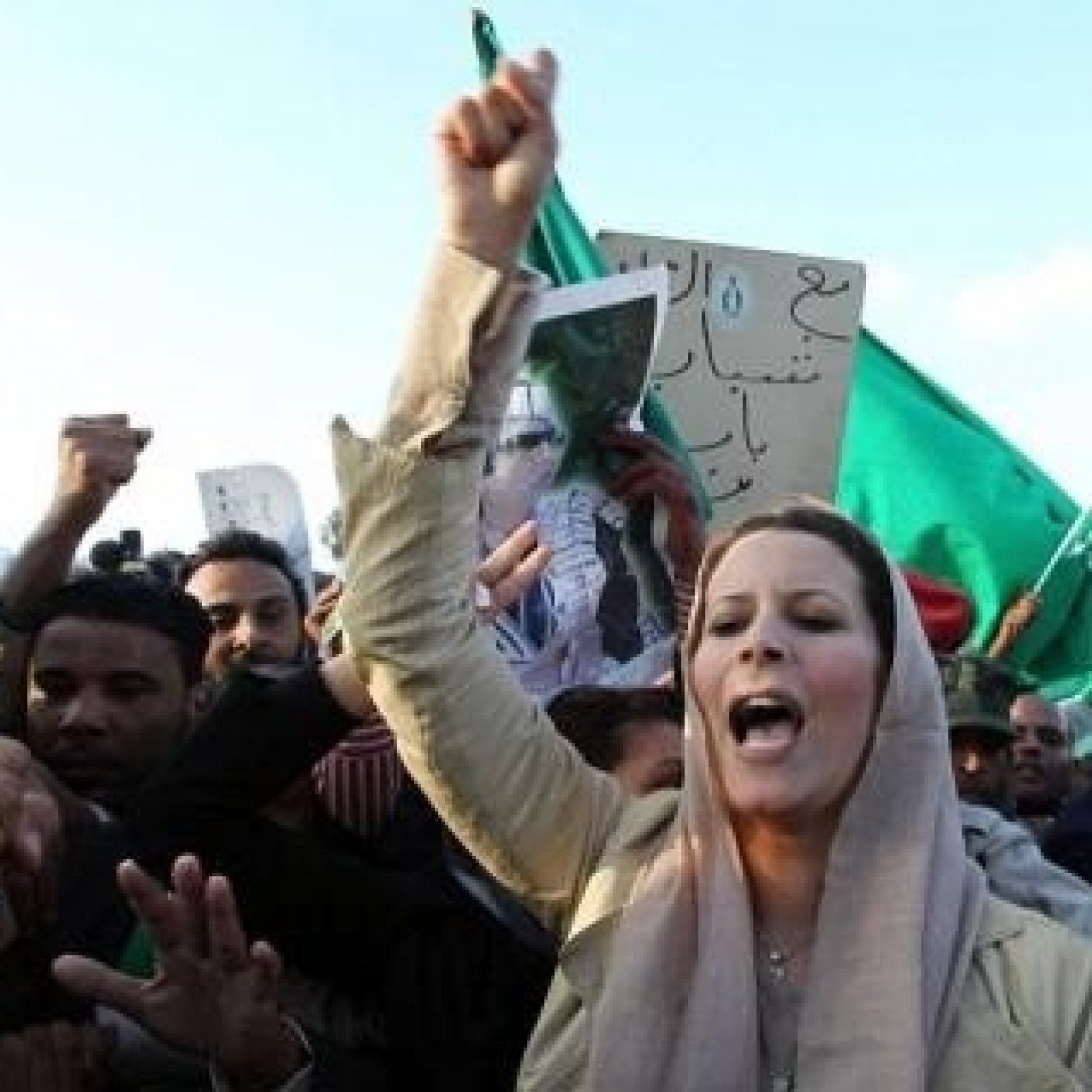 aisha-gaddafi-attending-pro-gaddafi-demonstration