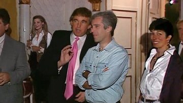 Donald-Trump-junto-a-Jeffrey-Epstein-foto-de-los-primeros-archivos-filtrados-al-p&uacute;blico-entre-ambos-juntos-a-finales-de-los-90-e-inicio-de-los-2000